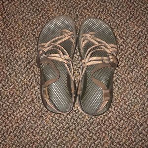 Size 6 women’s chacos